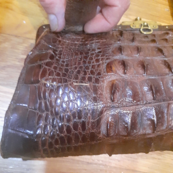 VINTAGE 1990S BROWN ANTIQUE  HORNBACK ALLIGATOR PURSE WITH PAWS OS - Picture 5 of 10